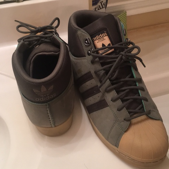 Adidas - Picture 2 of 5